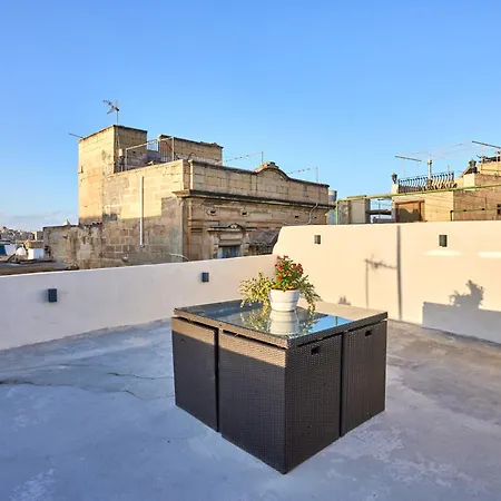 12 -16 , Pacifiku Scicluna Apartment
