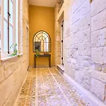 12 -16 , Pacifiku Scicluna Apartment