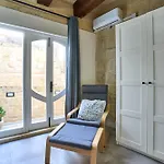 Apartment 12 -16 , Pacifiku Scicluna