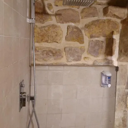 Apartamento 12 -16 , Pacifiku Scicluna
