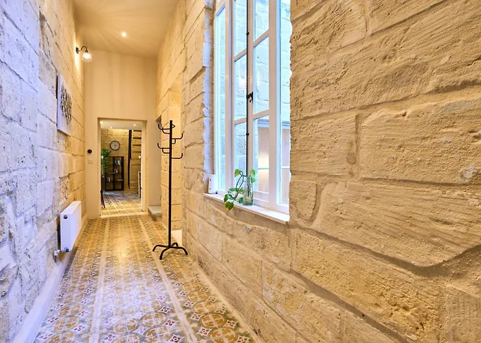 アパート 12 -16 , Pacifiku Scicluna