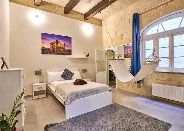 アパート 12 -16 , Pacifiku Scicluna