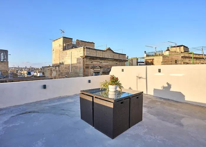 12 -16 , Pacifiku Scicluna アパート