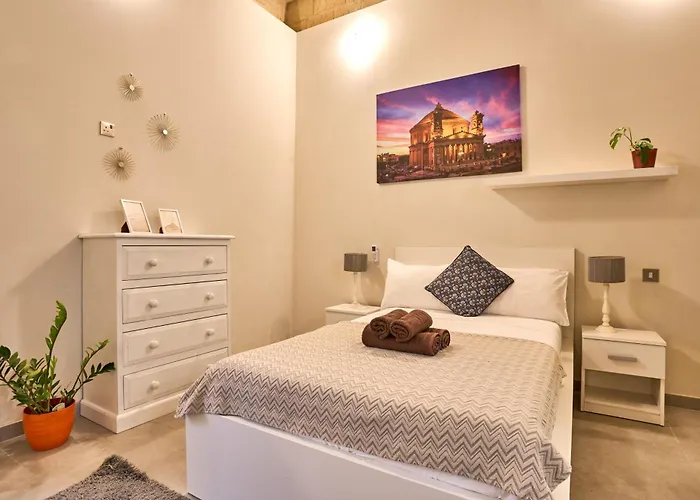 12 -16 , Pacifiku Scicluna アパート *