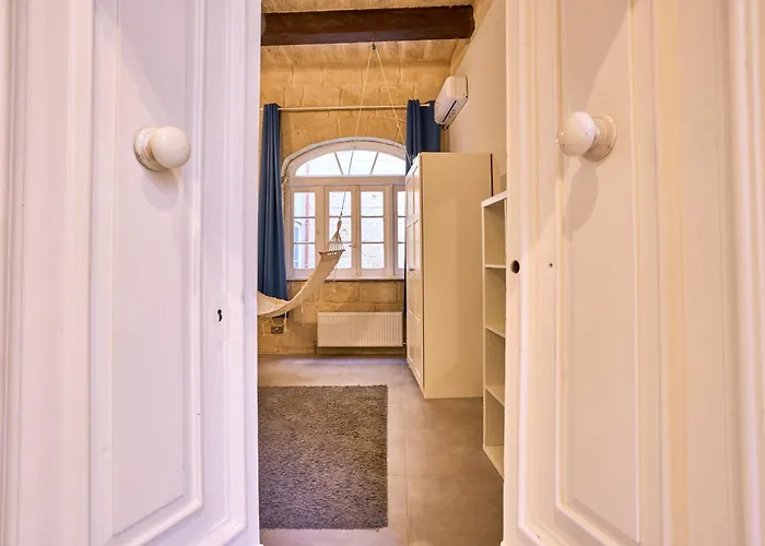 Διαμέρισμα 12 -16 , Pacifiku Scicluna *