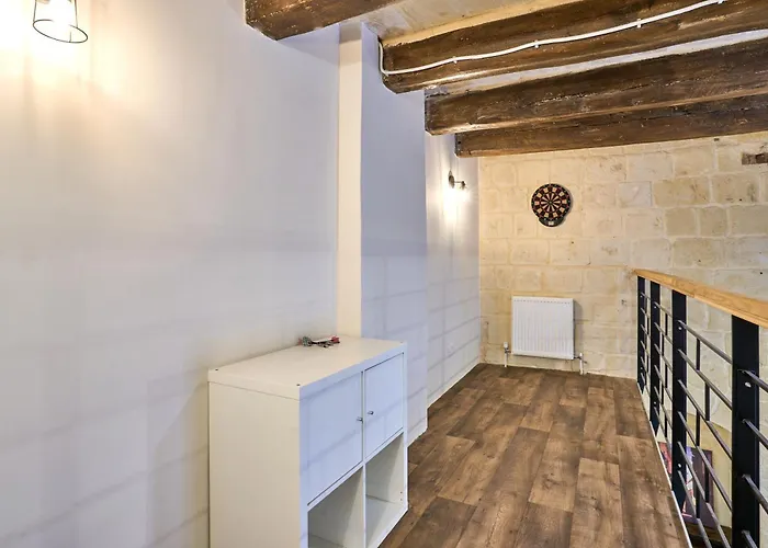 Διαμέρισμα 12 -16 , Pacifiku Scicluna *