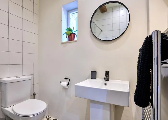 アパート 12 -16 , Pacifiku Scicluna