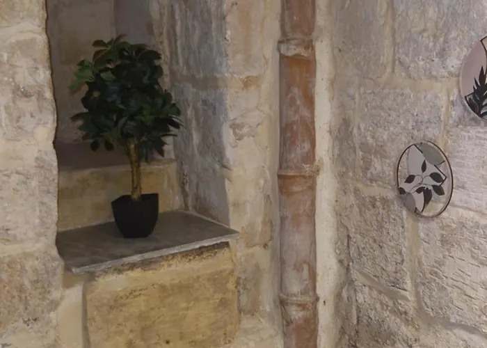 12 -16 , Pacifiku Scicluna アパート