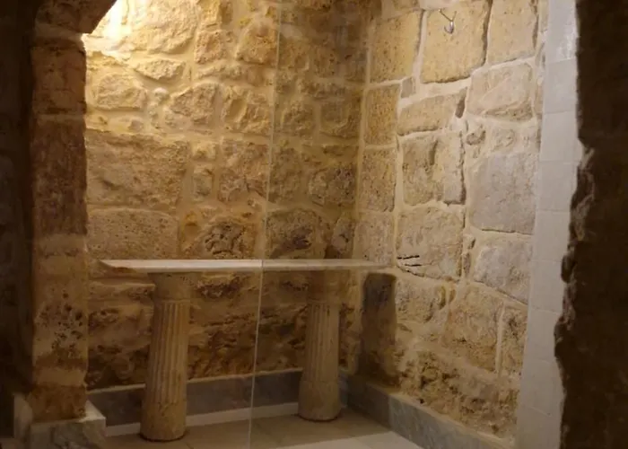 Διαμέρισμα 12 -16 , Pacifiku Scicluna