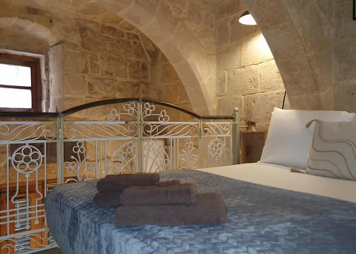 12 -16 , Pacifiku Scicluna Διαμέρισμα