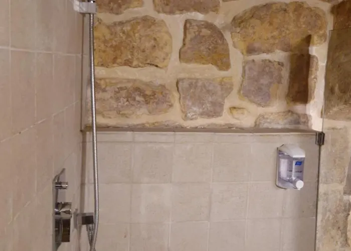 Διαμέρισμα 12 -16 , Pacifiku Scicluna